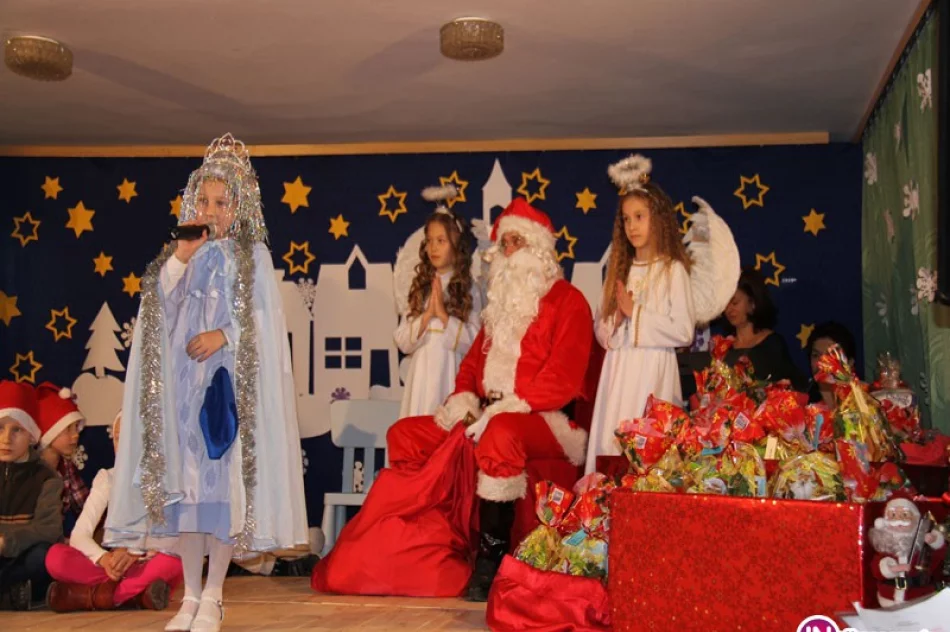 Jak co roku, święty Mikołaj gościł w Szkole Podstawowej Nr 2 w Siekierczynie. - zdjęcie 4