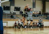 Regis wyjeżdża z tarczą - zdjęcie główne