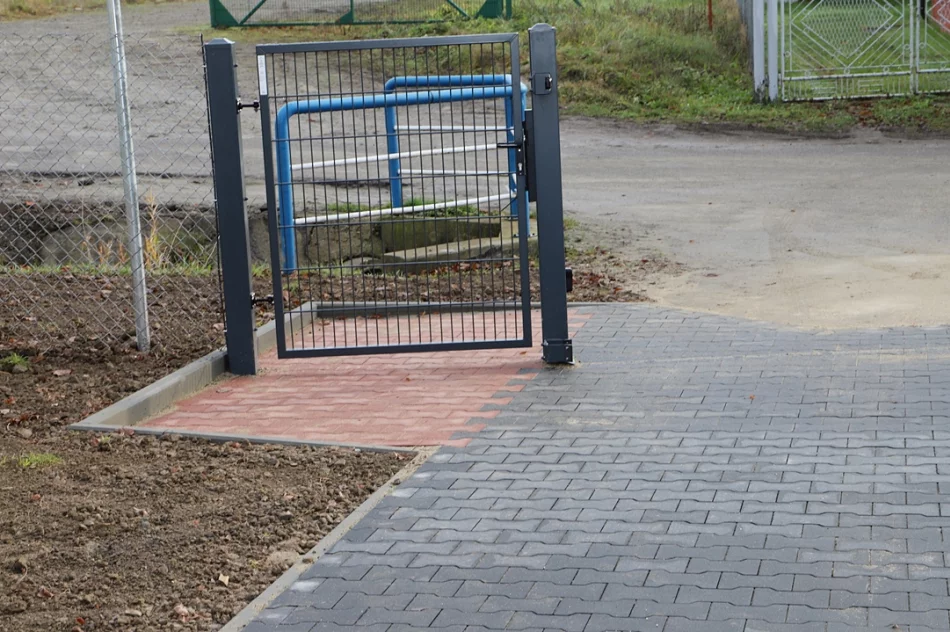 Parking przy szkole w Pisarzowej oddany do użytku mieszkańcom - zdjęcie 7