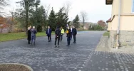 Parking przy szkole w Pisarzowej oddany do użytku mieszkańcom - zdjęcie 2
