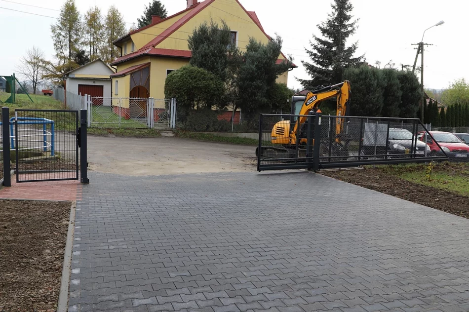 Parking przy szkole w Pisarzowej oddany do użytku mieszkańcom - zdjęcie 6