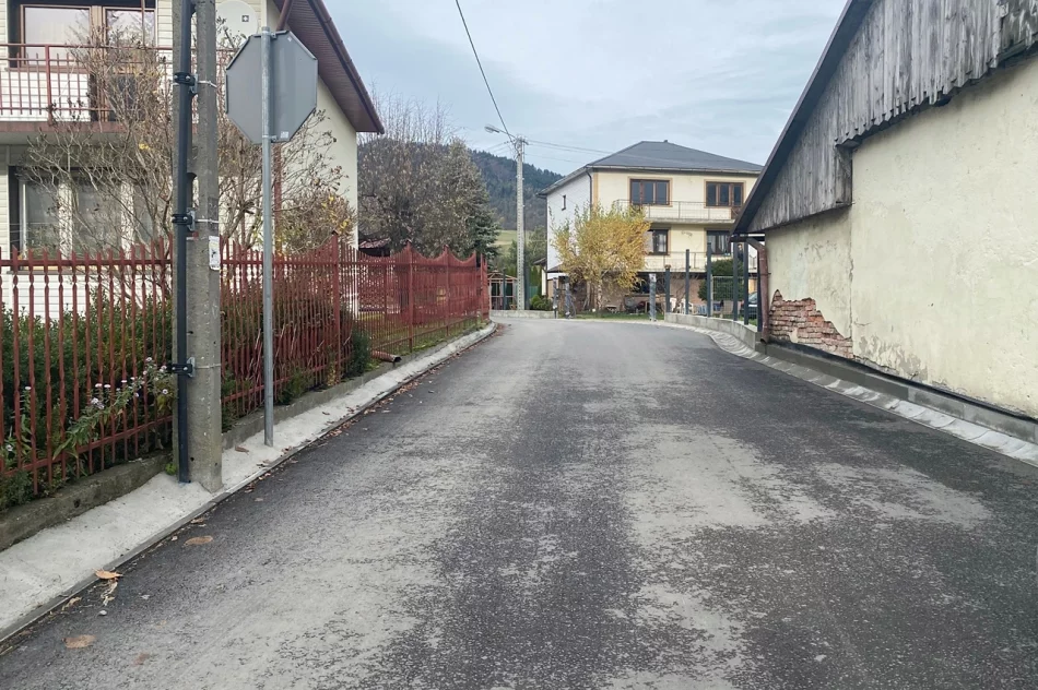 Parking przy szkole w Pisarzowej oddany do użytku mieszkańcom - zdjęcie 11