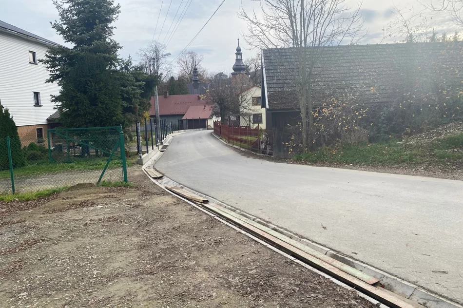 Parking przy szkole w Pisarzowej oddany do użytku mieszkańcom - zdjęcie 13