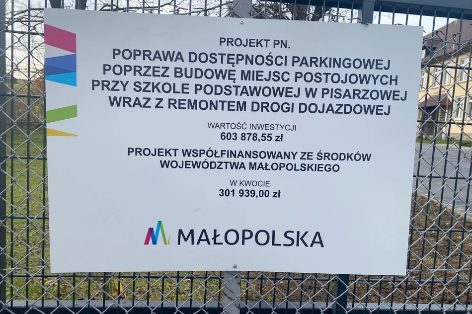 Parking przy szkole w Pisarzowej oddany do użytku mieszkańcom - zdjęcie 14
