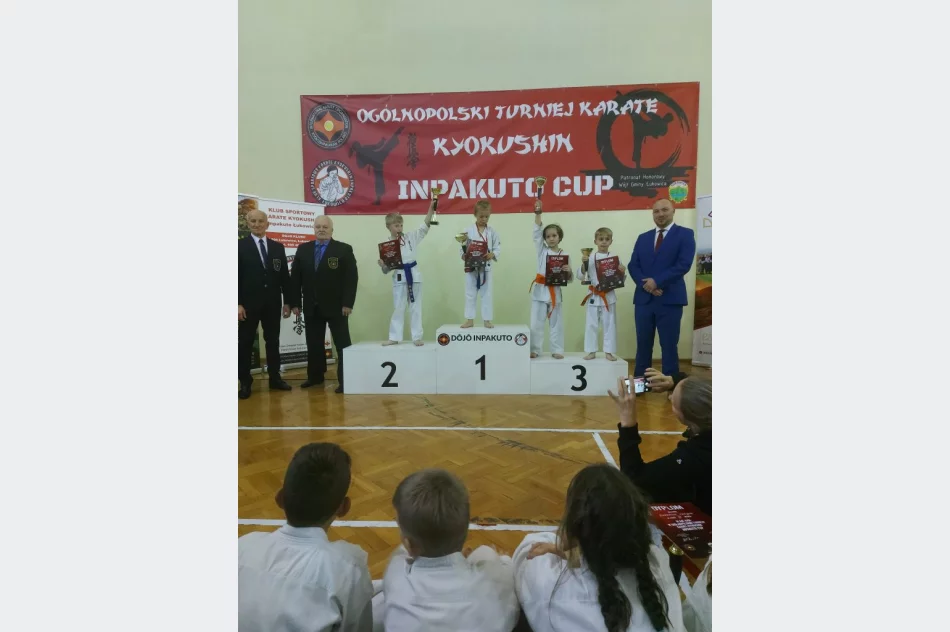 20 medali dla zawodników Limanowskiego Klubu Kyokushin Karate na Ogólnopolskim Turnieju o Inpakuto Cup 2022 - zdjęcie 4