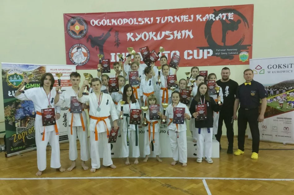 20 medali dla zawodników Limanowskiego Klubu Kyokushin Karate na Ogólnopolskim Turnieju o Inpakuto Cup 2022 - zdjęcie 15