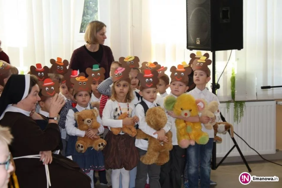 Światowy Dzień Pluszowego Misia w ZS nr 1 w Męcinie - zdjęcie 4