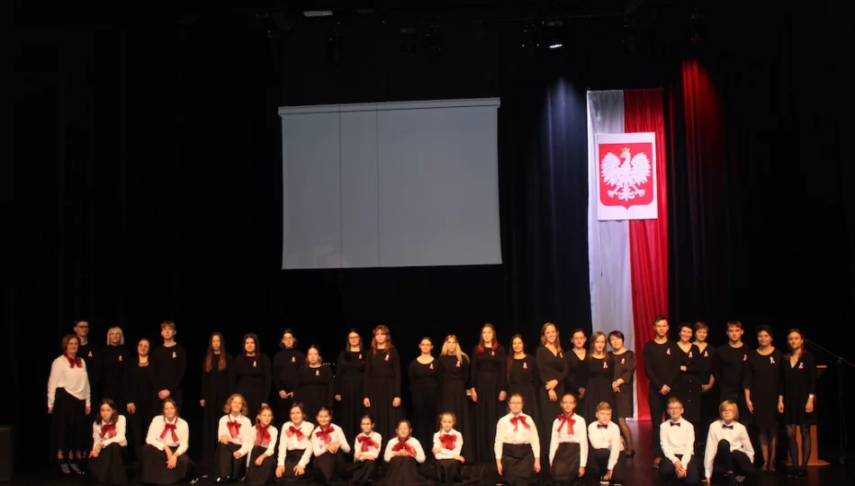 Patriotyczny akcent w bibliotece - zdjęcie 1