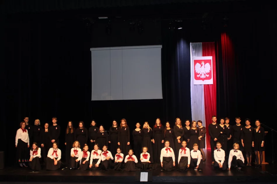 Patriotyczny akcent w bibliotece - zdjęcie 2