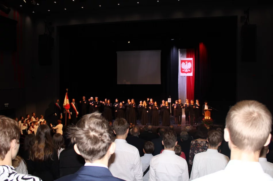 Patriotyczny akcent w bibliotece - zdjęcie 4