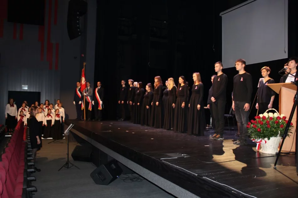 Uroczysta sesja Rady Miasta Limanowa z okazji Święta Niepodległości - zdjęcie 8