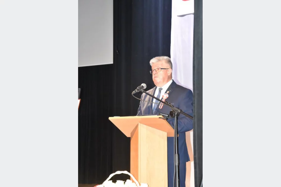 Uroczysta sesja Rady Miasta Limanowa z okazji Święta Niepodległości - zdjęcie 11