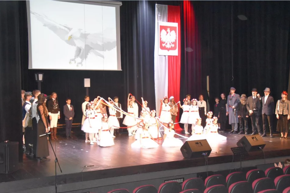 Uroczysta sesja Rady Miasta Limanowa z okazji Święta Niepodległości - zdjęcie 15