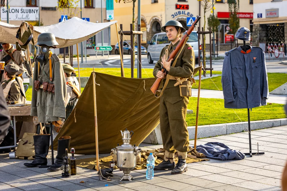 Obchody 104. rocznicy odzyskania przez Polskę niepodległości - zdjęcie 5