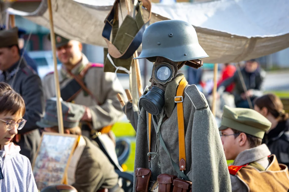 Obchody 104. rocznicy odzyskania przez Polskę niepodległości - zdjęcie 6