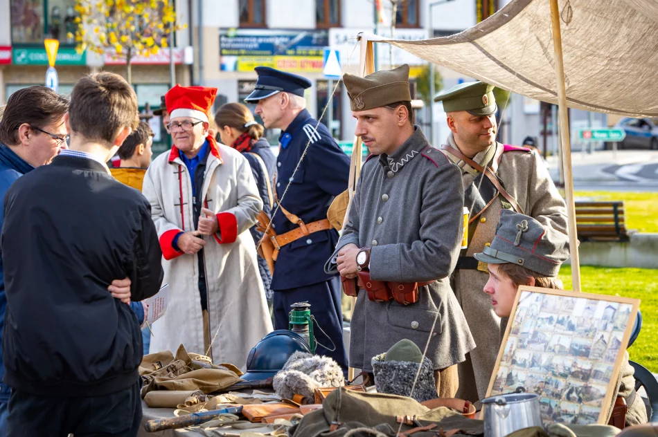 Obchody 104. rocznicy odzyskania przez Polskę niepodległości - zdjęcie 7
