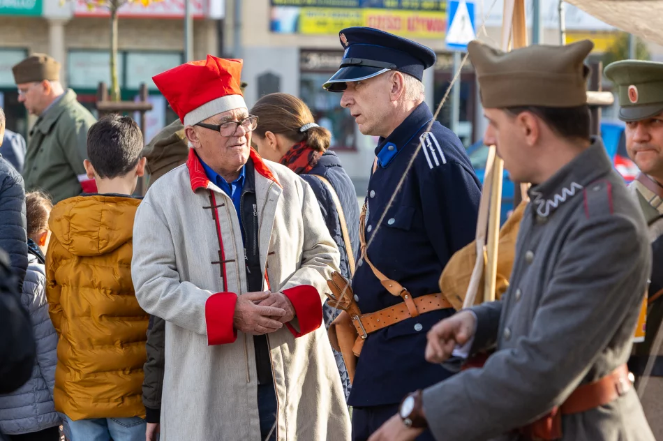 Obchody 104. rocznicy odzyskania przez Polskę niepodległości - zdjęcie 8