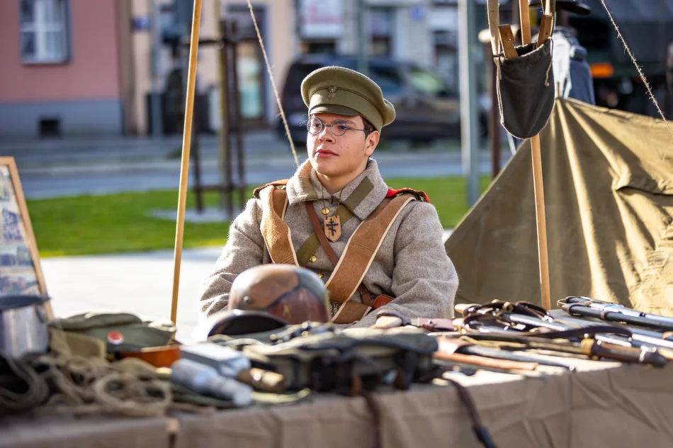 Obchody 104. rocznicy odzyskania przez Polskę niepodległości - zdjęcie 11