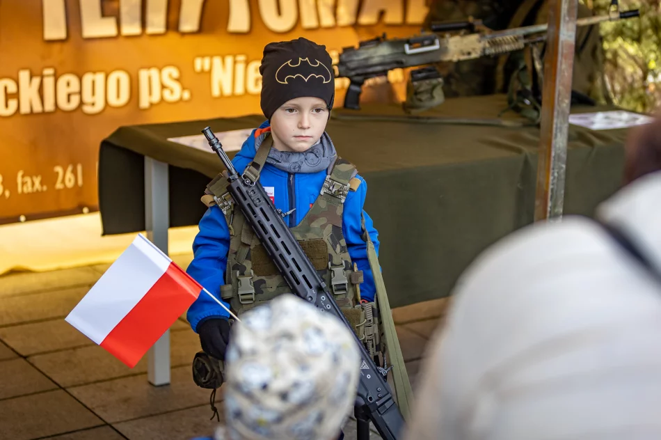 Obchody 104. rocznicy odzyskania przez Polskę niepodległości - zdjęcie 14