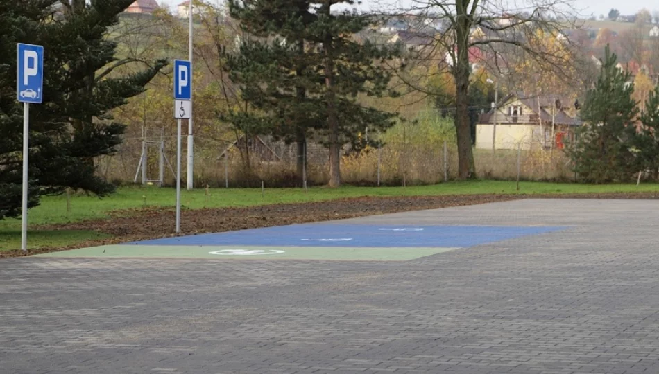Parking przy szkole gotowy - zdjęcie 1