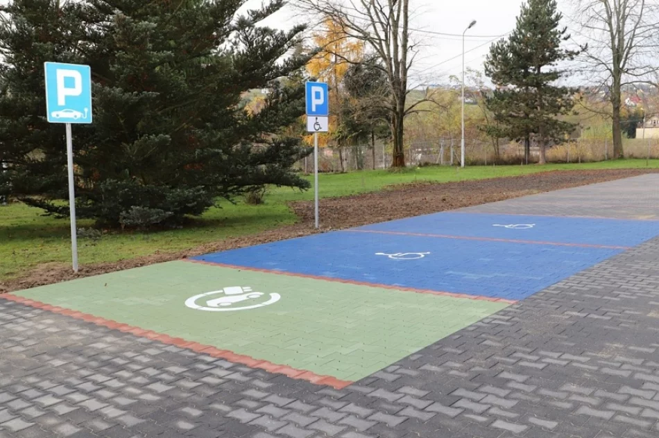 Parking przy szkole gotowy - zdjęcie 7