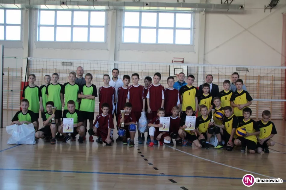Chłopcy z Pisarzowej zwycięzcami Mistrzostw Gminy Limanowa w siatkówce! - zdjęcie 4
