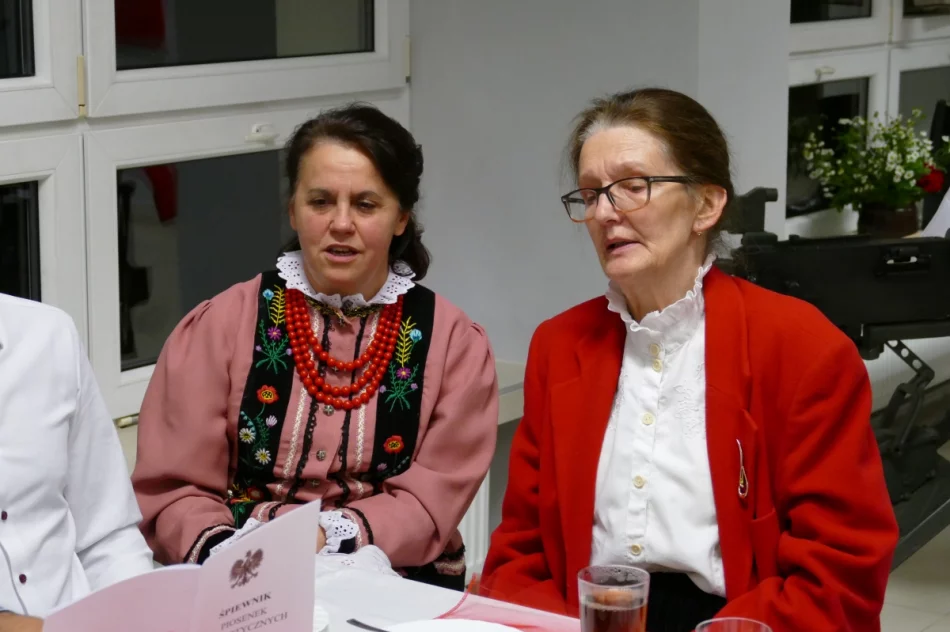 Zorganizowali patriotyczną wieczornicę - zdjęcie 2