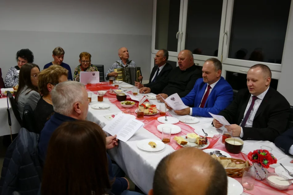 Zorganizowali patriotyczną wieczornicę - zdjęcie 4