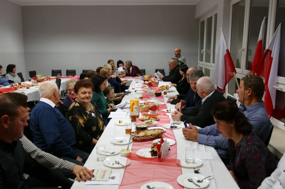 Zorganizowali patriotyczną wieczornicę - zdjęcie 6