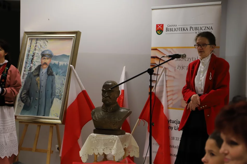 "Od przedszkola do seniora"- wieczornica patriotyczna w świetlicy w Pisarzowej - zdjęcie 2