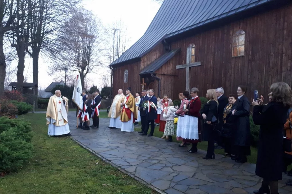 "Od przedszkola do seniora"- wieczornica patriotyczna w świetlicy w Pisarzowej - zdjęcie 6