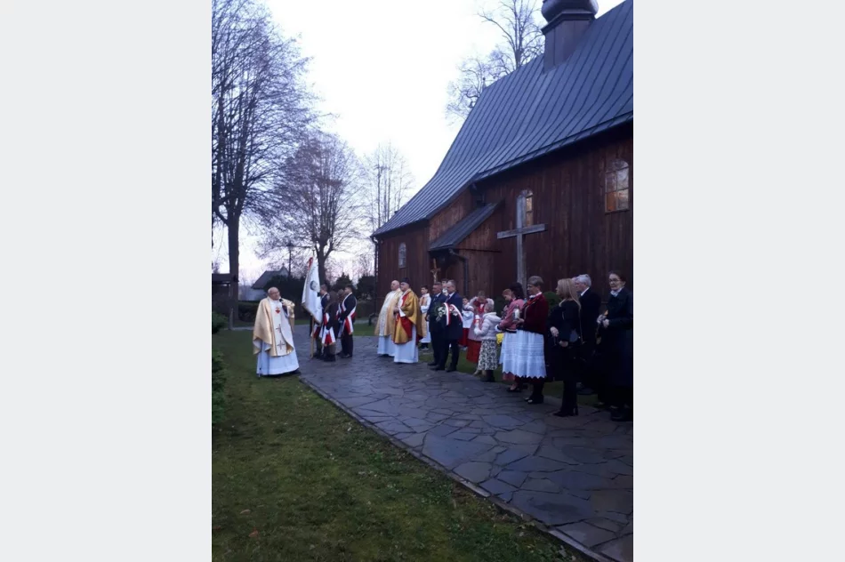 "Od przedszkola do seniora"- wieczornica patriotyczna w świetlicy w Pisarzowej - zdjęcie 7