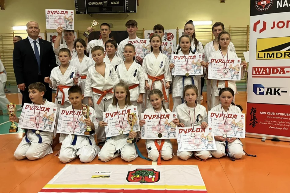 Tuzin medali podczas Otwartych Mistrzostw Powiatu Rybnickiego dla karateków ARS Klub Kyokushinkai - zdjęcie 2