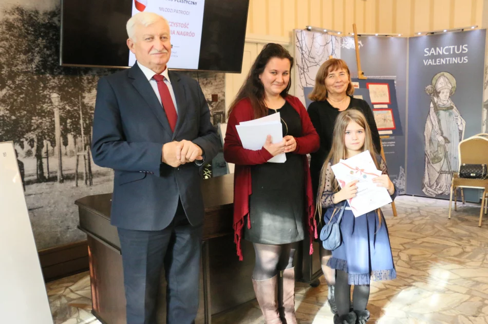 Uroczyste podsumowanie konkursu plastycznego „Młodzi Patrioci” - zdjęcie 4