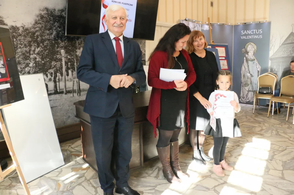 Uroczyste podsumowanie konkursu plastycznego „Młodzi Patrioci” - zdjęcie 7