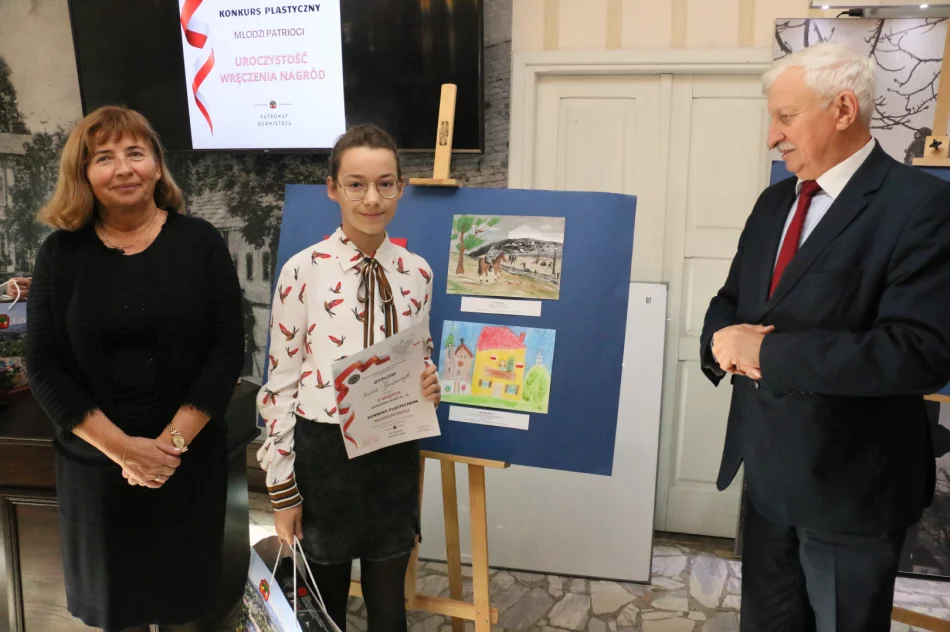 Uroczyste podsumowanie konkursu plastycznego „Młodzi Patrioci” - zdjęcie 10