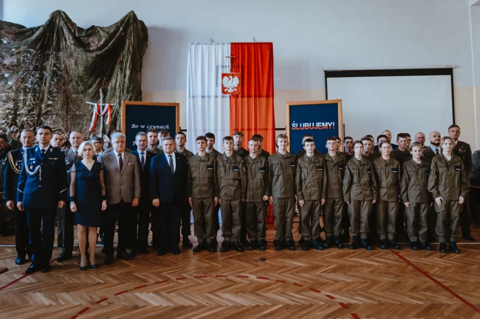 Uroczyste ślubowanie. Wśród gości wiceminister - zdjęcie 5