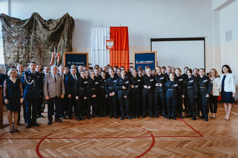 Uroczyste ślubowanie. Wśród gości wiceminister - zdjęcie 6