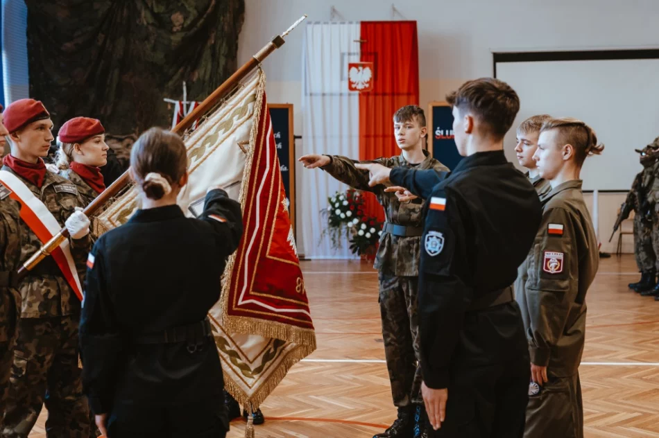 Uroczyste ślubowanie. Wśród gości wiceminister - zdjęcie 9