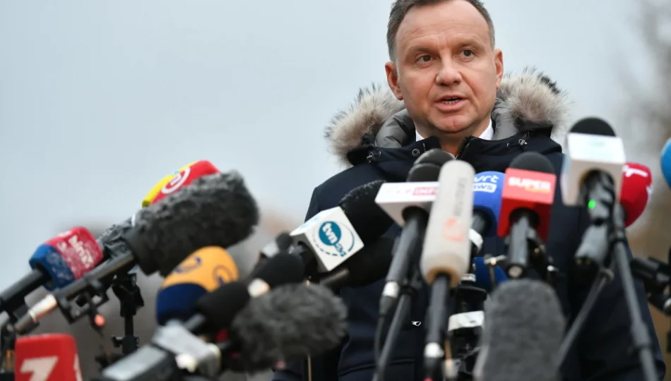 Prezydent Andrzej Duda na miejscu eksplozji rakiety w Przewodowie - zdjęcie 1