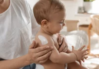 Jak powinna wyglądać codzienna pielęgnacja skóry dziecka? - zdjęcie główne