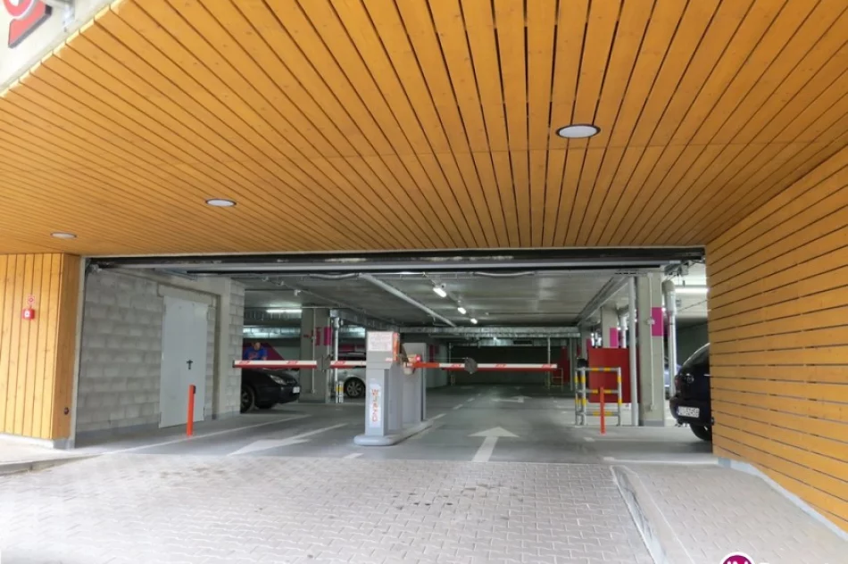 Zapełnia się nowy parking pod placem targowym - zdjęcie 4