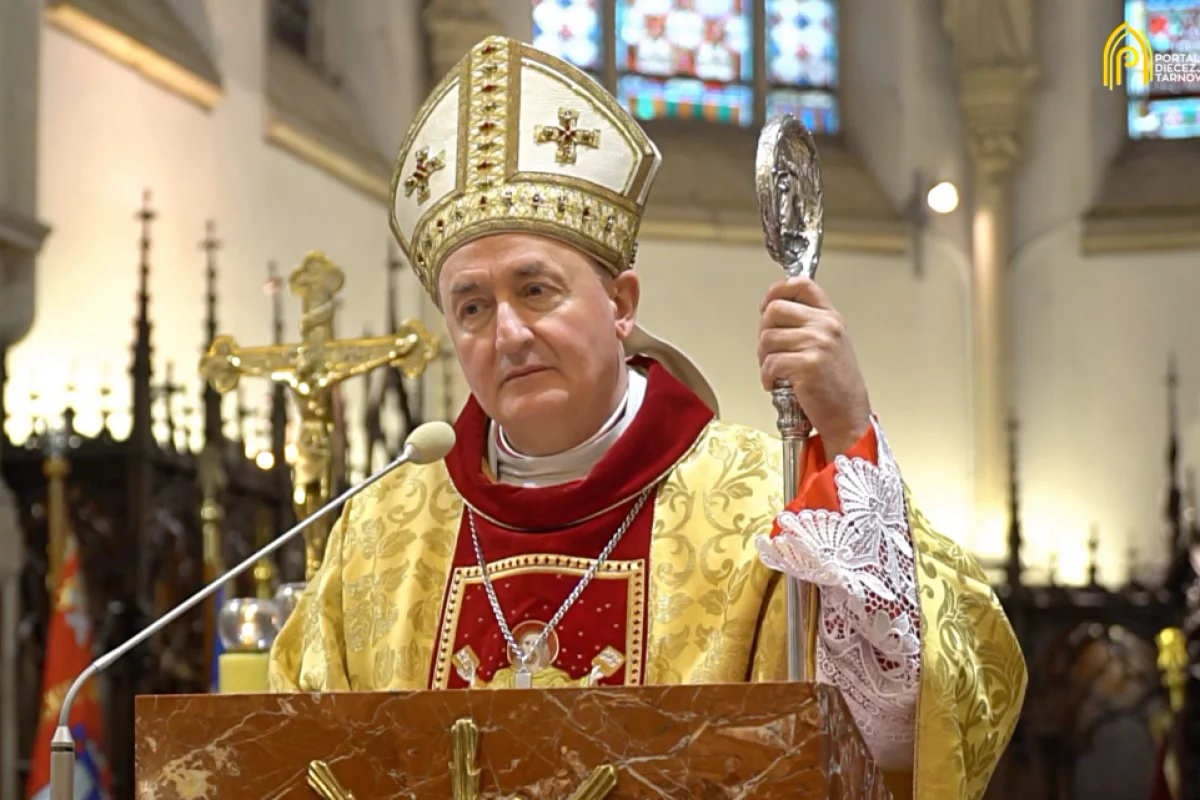 Biskup z Limanowej o upadku Europy i atakach na św. Jana Pawła II
