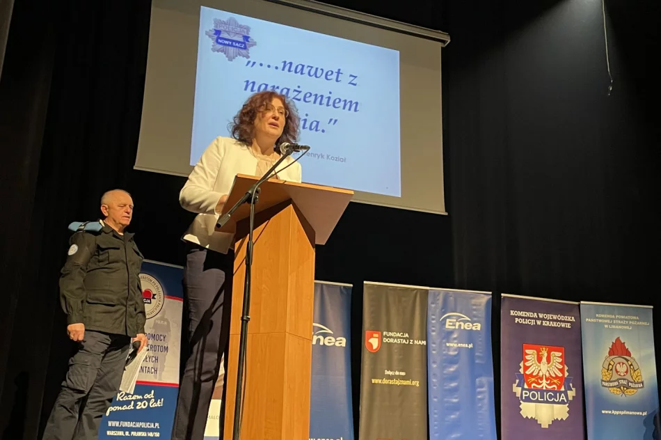 Wystawa i debata „Dla Ciebie zginął żołnierz, strażak, policjant, a dla mnie tata” - zdjęcie 2