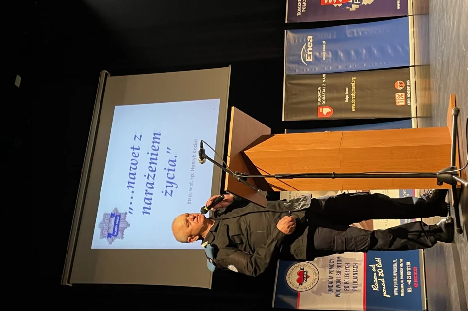 Wystawa i debata „Dla Ciebie zginął żołnierz, strażak, policjant, a dla mnie tata” - zdjęcie 4