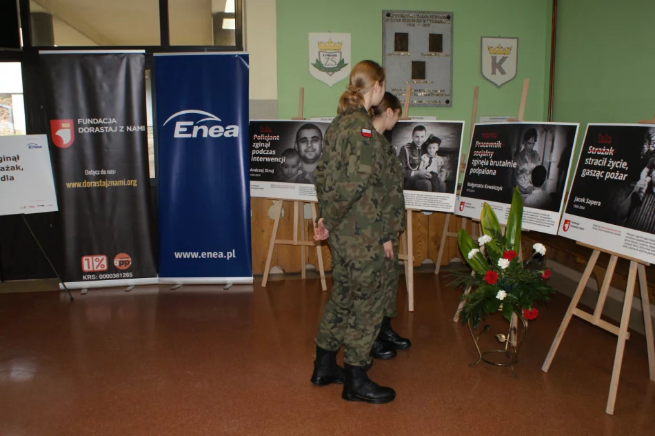 Wystawa i debata „Dla Ciebie zginął żołnierz, strażak, policjant, a dla mnie tata” - zdjęcie 5