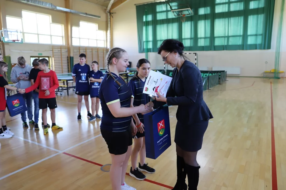 Młodzież z Młynnego bezkonkurencyjna w tenisie stołowym - zdjęcie 11