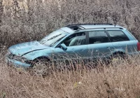 Samochód wypadł z drogi - zdjęcie główne