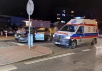 Zderzenie dwóch pojazdów i potrącenie pieszej - zdjęcie główne
