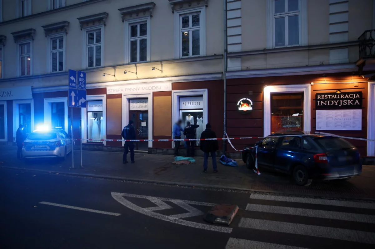 Kraków: śmiertelny wypadek przy ul. Dietla, z kamienicy spadł fachowiec